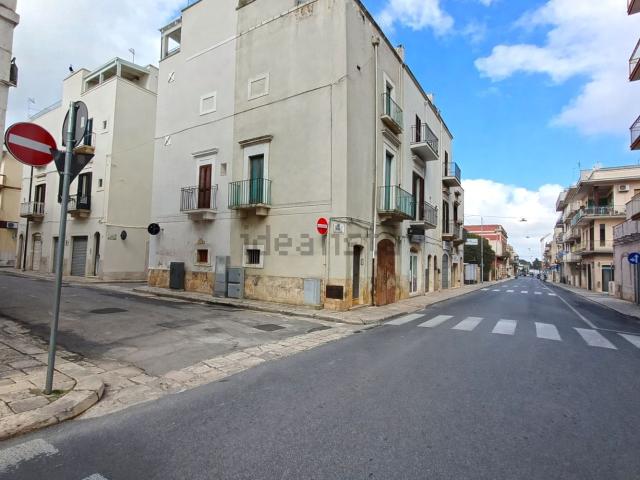 Locale Commerciale in vendita a Puglia, Bari