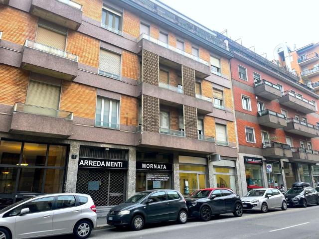 Locale Commerciale in vendita a Municipio 7, Milano