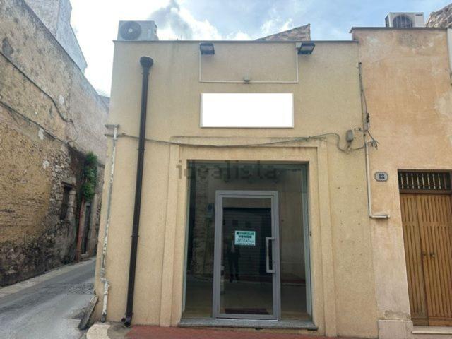Locale Commerciale in vendita a Alcamo, Sicilia