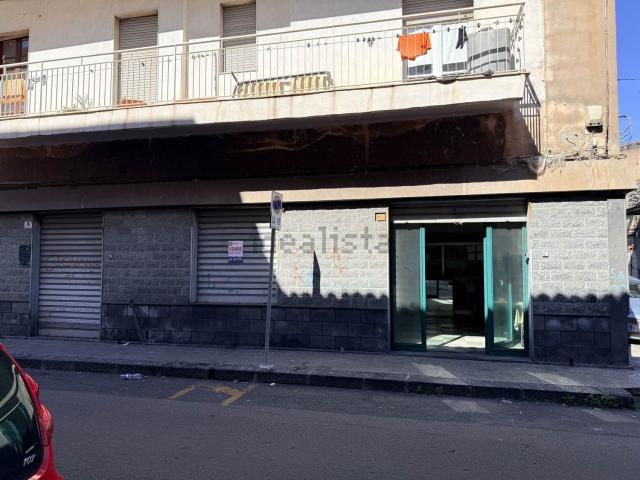 Locale Commerciale in vendita a Centro storico, Catania