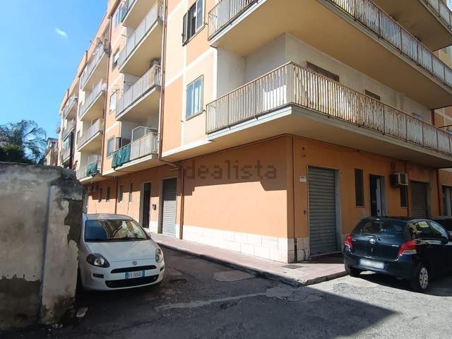 Locale Commerciale in vendita a Calabria, Catanzaro