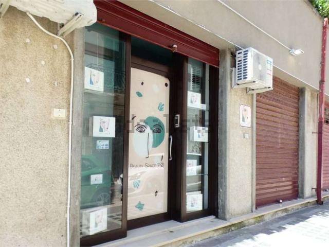 Locale Commerciale in vendita a Villaggio Belgiovine, Puglia