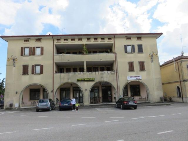 Locale Commerciale in vendita a Illasi, Veneto