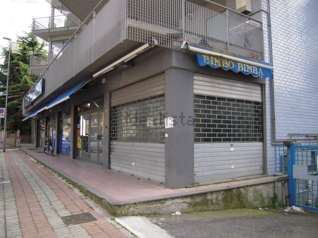 Locale Commerciale in vendita a Cisterna Faro, Roma Capitale