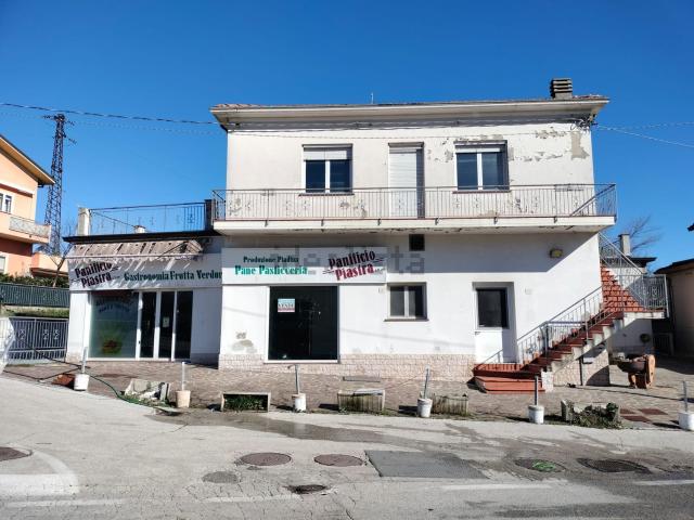 Locale Commerciale in vendita a Rimini, Reggio Emilia