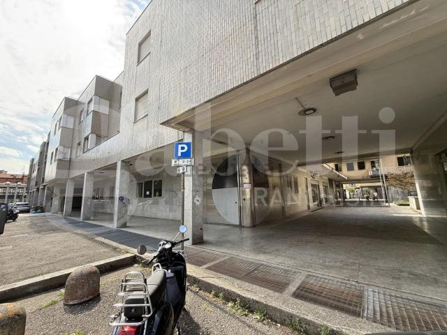 Locale Commerciale in vendita a Volta-Prealpi, Saronno