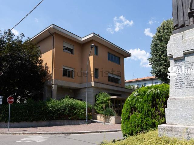 Locale Commerciale in vendita a Osnago, Lombardia