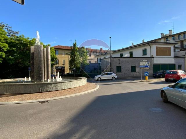 Locale Commerciale in vendita a Mezzana, Somma Lombardo