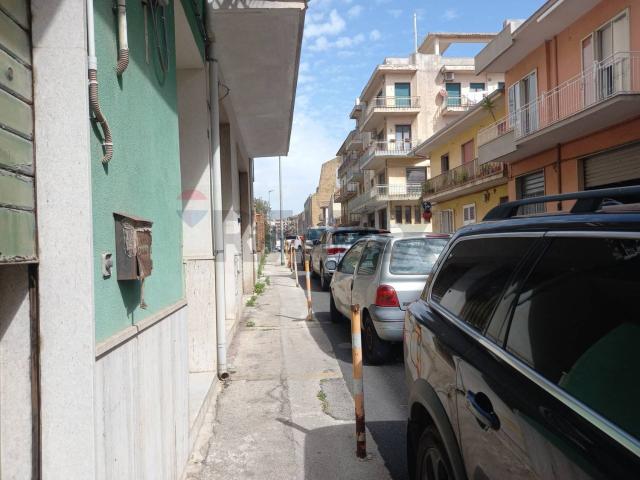 Locale Commerciale in vendita a Ragusa, Sicilia