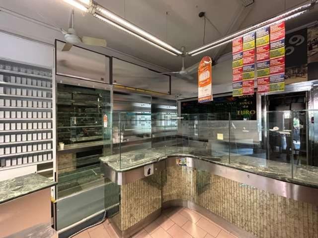 Locale Commerciale in vendita a Crocetta-San Lazzaro-Modena Est, Modena