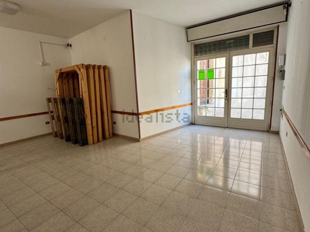Locale Commerciale in vendita a Puglia, Brindisi
