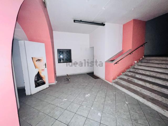 Locale Commerciale in vendita a Caporivo, Castellammare Di Stabia
