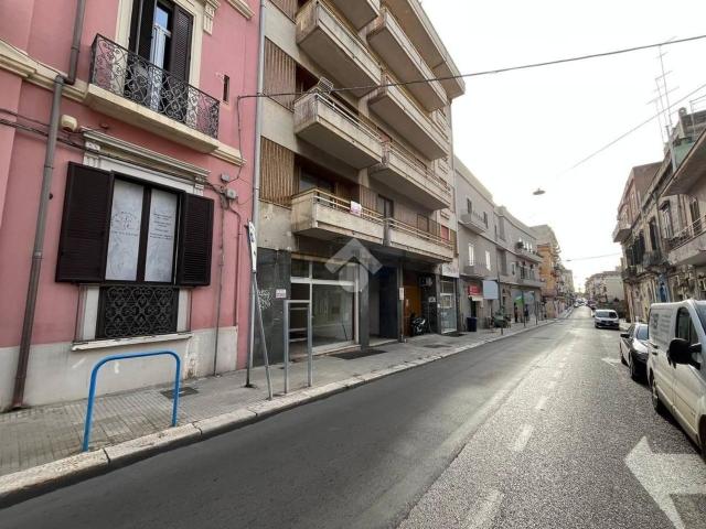 Locale Commerciale in vendita a Centro, Puglia