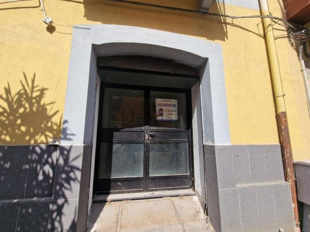 Locale Commerciale in vendita a Fratte, Salerno