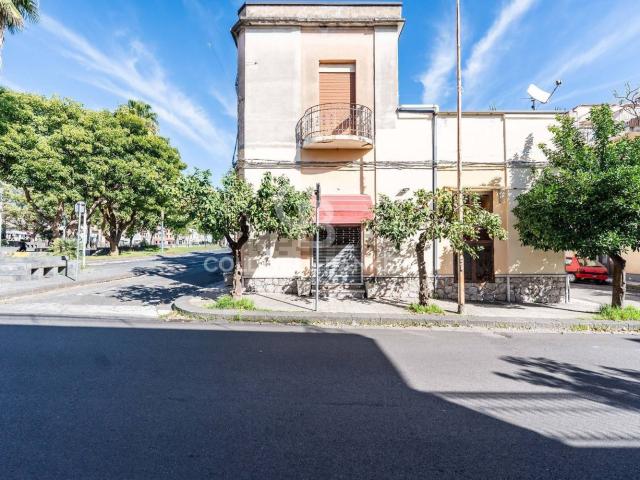 Locale Commerciale in vendita a Mascali, Sicilia
