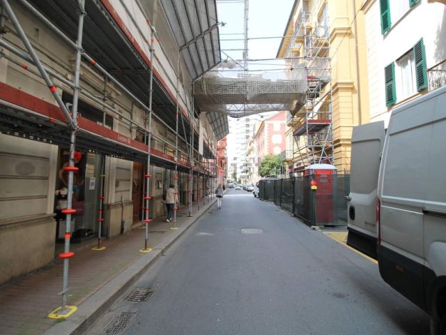 Locale Commerciale in vendita a Ponente, Serra Riccò