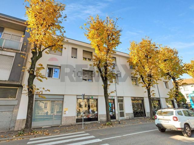 Locale Commerciale in vendita a Brugherio, Lombardia