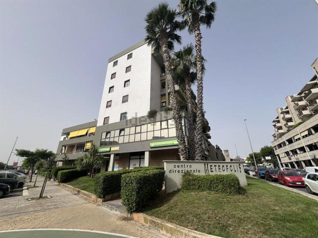 Locale Commerciale in vendita a Puglia, Bari