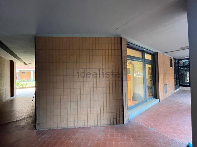 Locale Commerciale in vendita a Peretola, Firenze