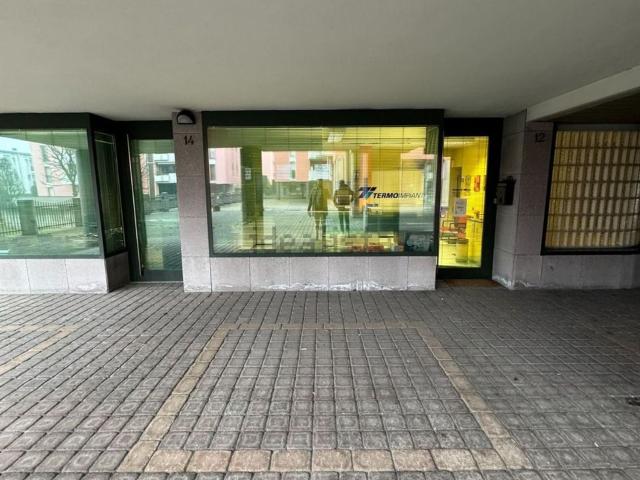 Locale Commerciale in vendita a Bergamo, Lombardia