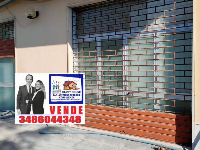 Locale Commerciale in vendita a Giarre, Sicilia