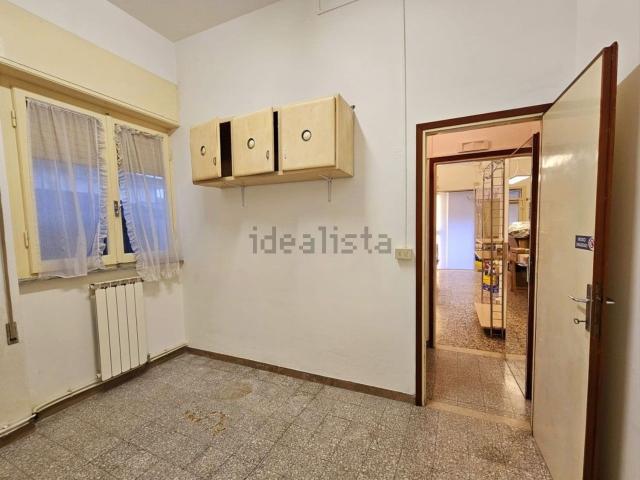 Locale Commerciale in vendita a Lido di Camaiore, Camaiore