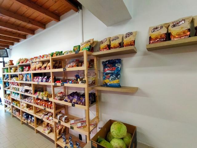 Locale Commerciale in vendita a Revellino, Lodi