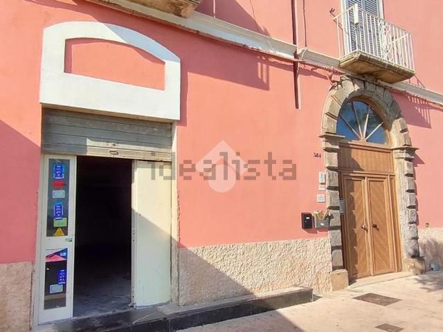 Locale Commerciale in vendita a Gaeta, Lazio