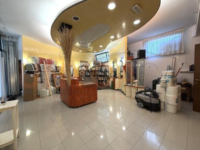 Locale Commerciale in vendita a Mestrino, Padova