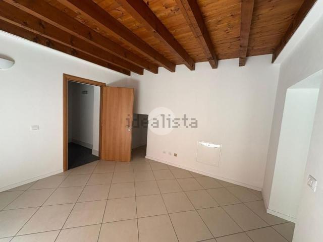 Locale Commerciale in vendita a Dalmine, Lombardia