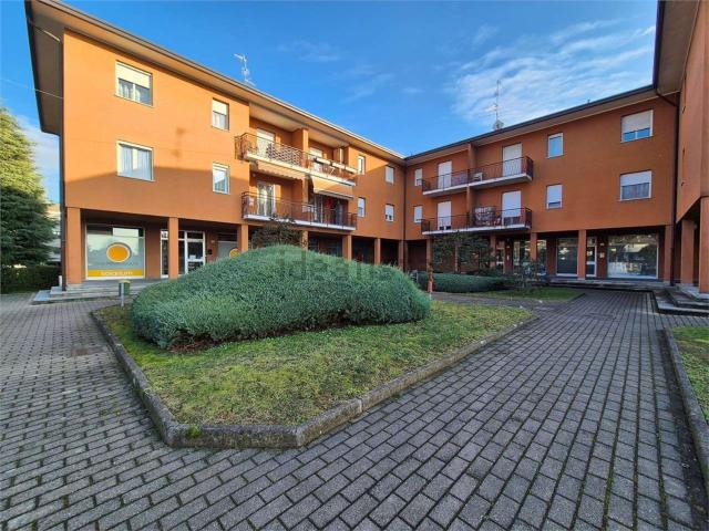 Locale Commerciale in vendita a Santa Maria in Campo, Cermenate