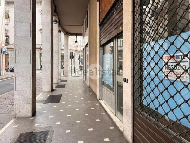 Locale Commerciale in vendita a San Rocco, Seregno