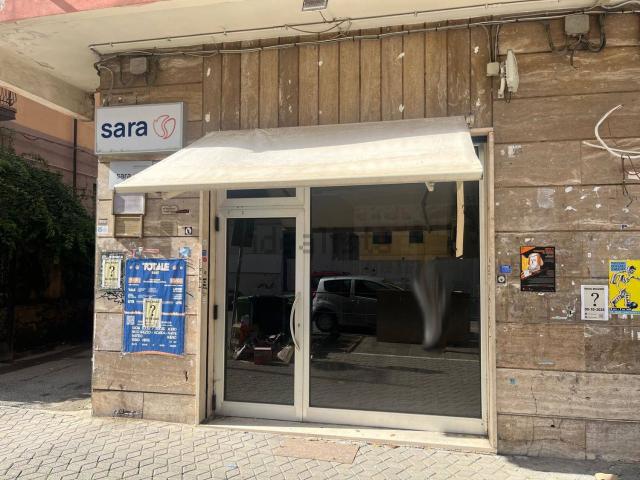 Locale Commerciale in vendita a Calabria, Cosenza