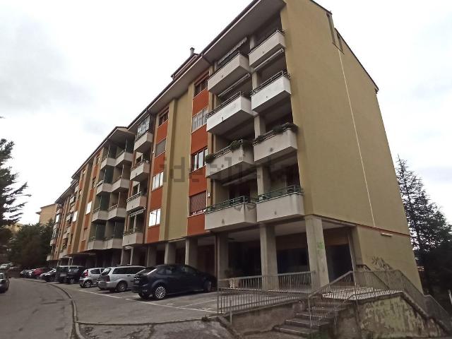 Locale Commerciale in vendita a Potenza, Basilicata