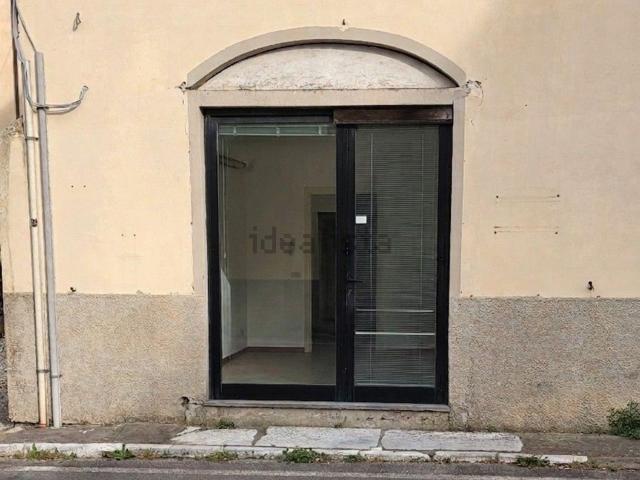 Locale Commerciale in vendita a Bagni Di Lucca Ponte, Toscana