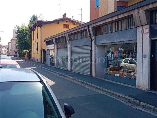 Locale Commerciale in vendita a Corsico, Lombardia