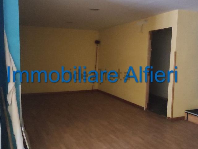 Locale Commerciale in vendita a Benevento, Campania
