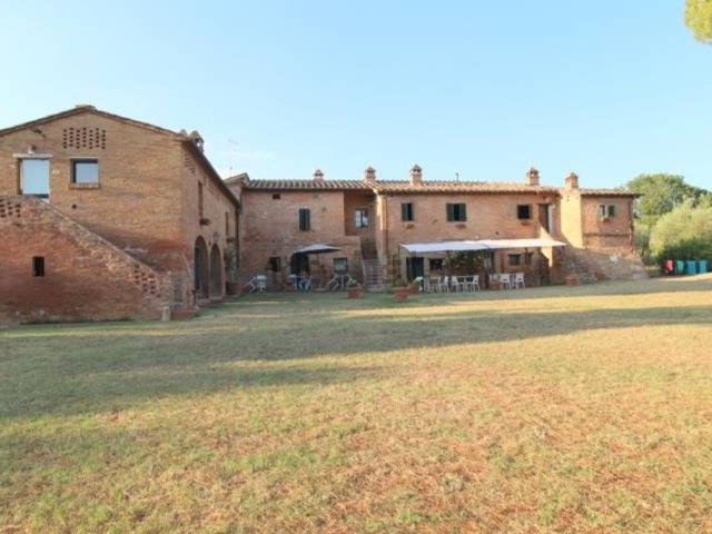Locale Commerciale in vendita a Siena, Toscana
