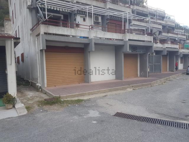 Locale Commerciale in vendita a V Circoscrizione, Messina