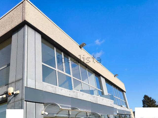 Locale Commerciale in vendita a Piemonte, Novara