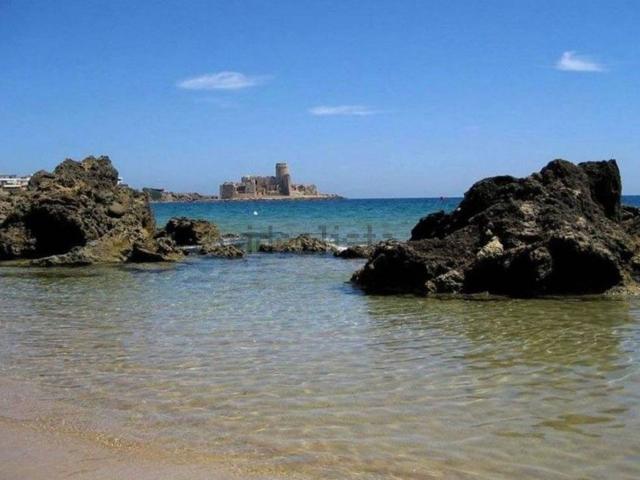 Locale Commerciale in vendita a Calabria, Crotone