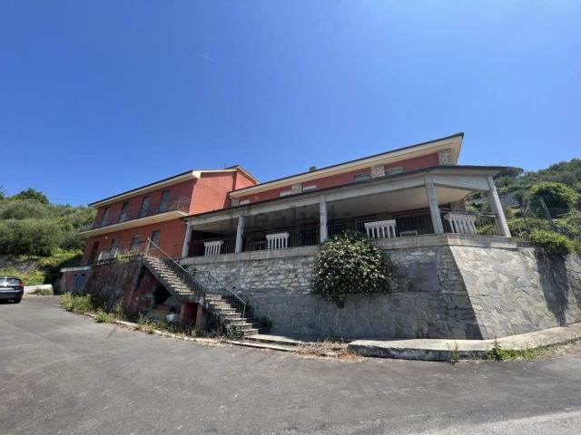 Locale Commerciale in vendita a Santa Giulia, Lavagna