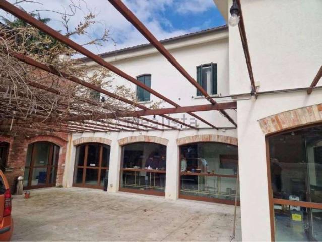 Locale Commerciale in vendita a Stigliano, Villanova Di Camposanpiero