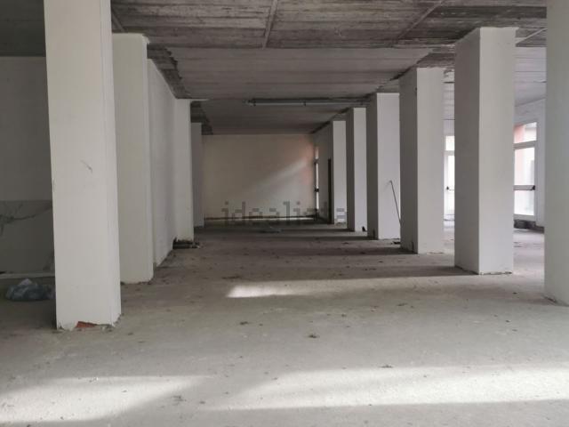 Locale Commerciale in vendita a Parma Centro, Sorbolo