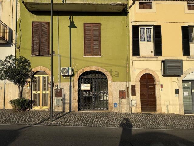 Locale Commerciale in vendita a Sant'Agata, Ferentino