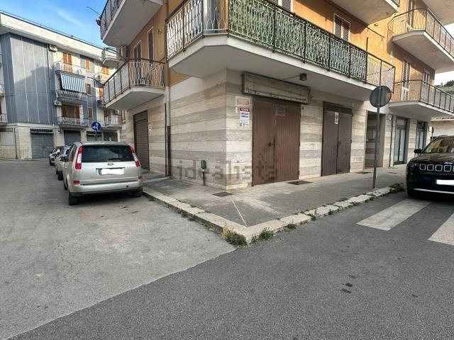 Locale Commerciale in vendita a Puglia, Bari