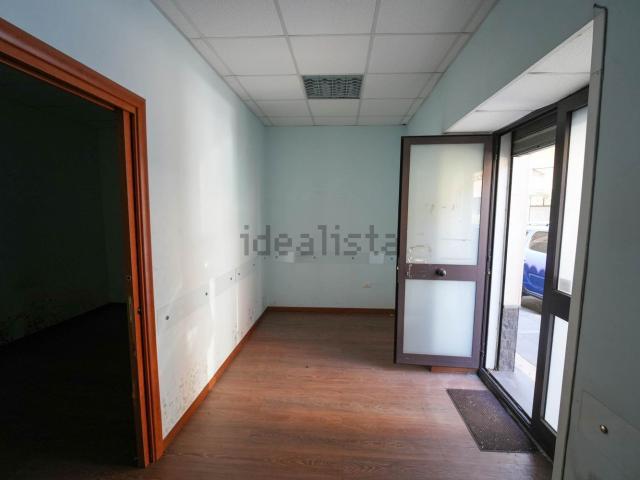 Locale Commerciale in vendita a Belpasso, Sicilia
