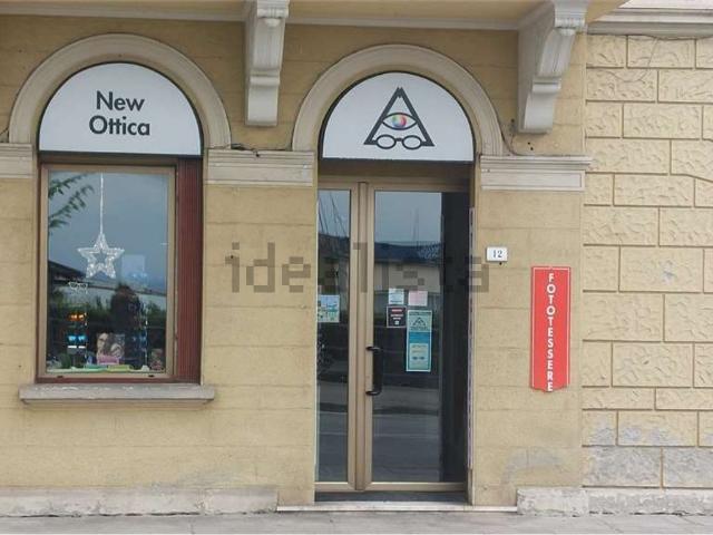 Locale Commerciale in vendita a Passignano Sul Trasimeno, Umbria