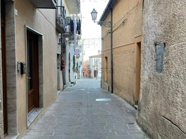 Locale Commerciale in vendita a Albano di Lucania, Potenza