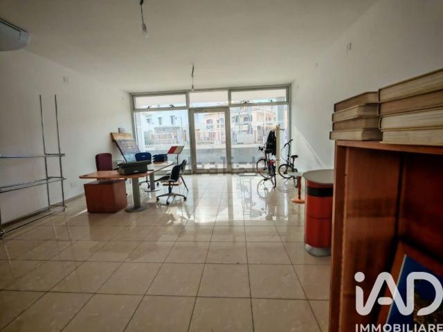 Locale Commerciale in vendita a San Pantaleo, Sardigna/Sardegna